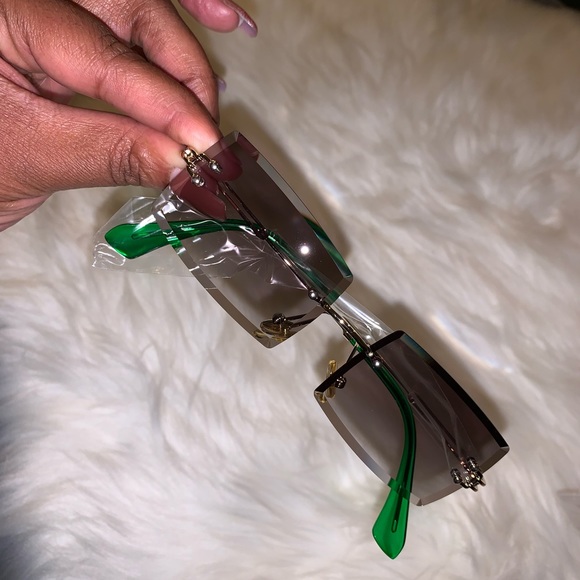 NEW! Square Tinted Sunglasses - Picture 2 of 4